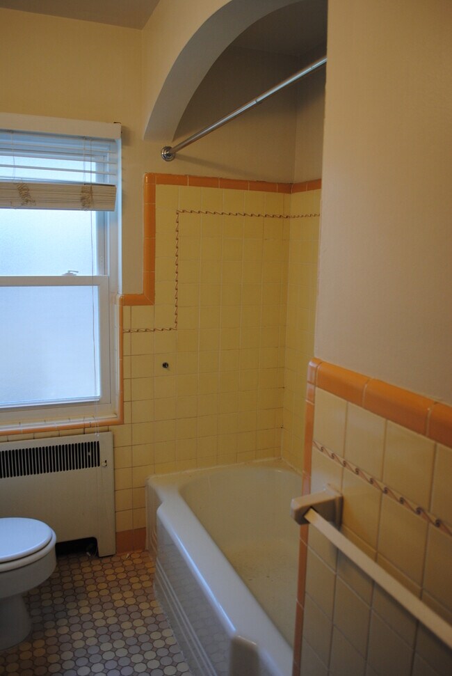 Building Photo - 3424 Shaw Ave