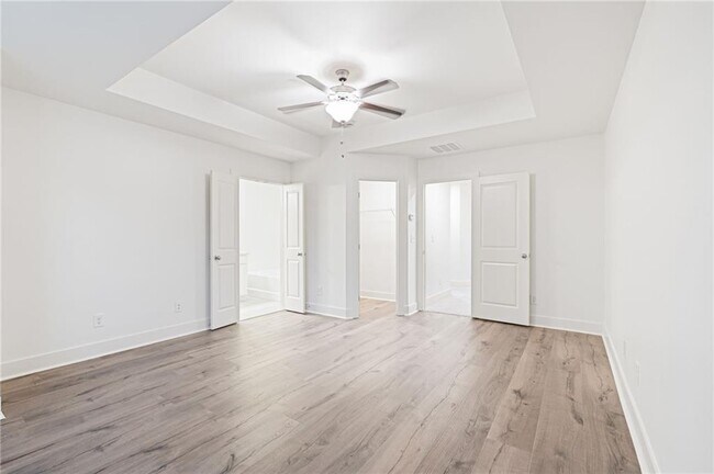 Building Photo - 5820 Calle Vis Dr