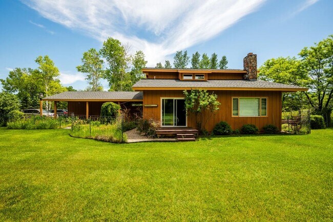 Building Photo - BIG HORN - 3 Bedroom/ 2 Bath HOME FOR RENT