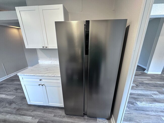 Building Photo - Beautiful Fully Remodeled Home with Large Yard and Primary Suite Bath