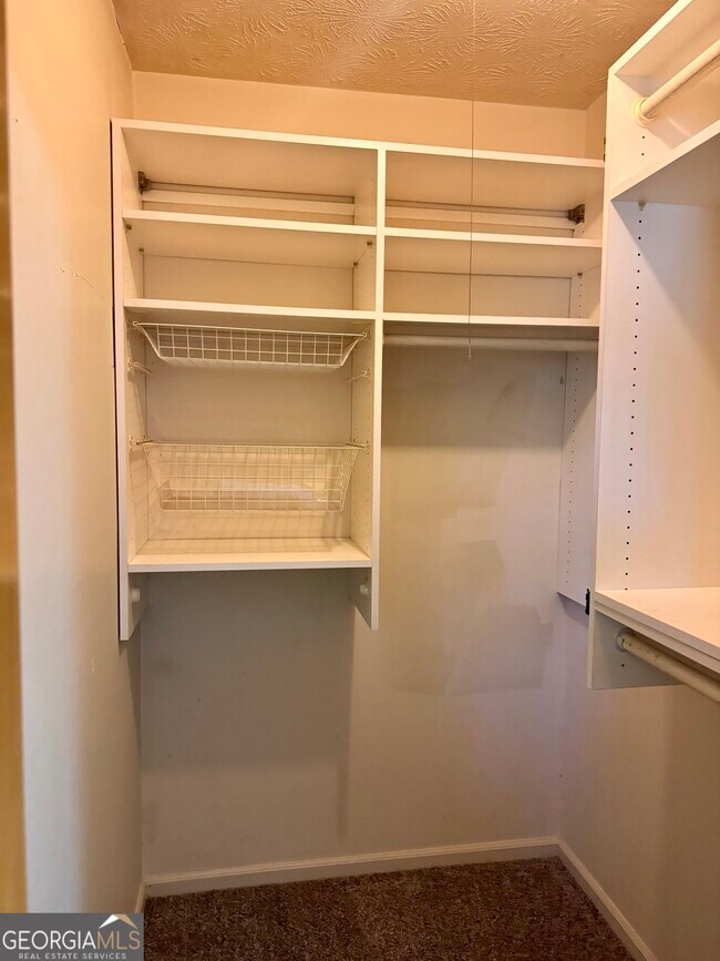 Building Photo - 3710 Creekview Cir