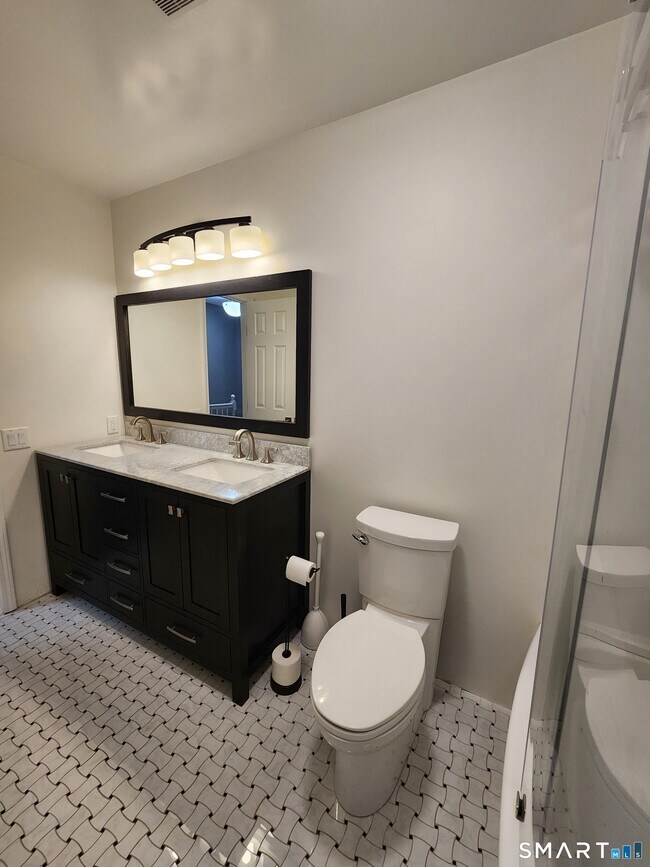 Building Photo - 55 Mill Plain Rd