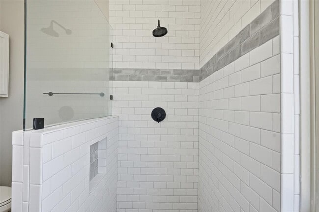 Building Photo - 3411 Country Club Blvd