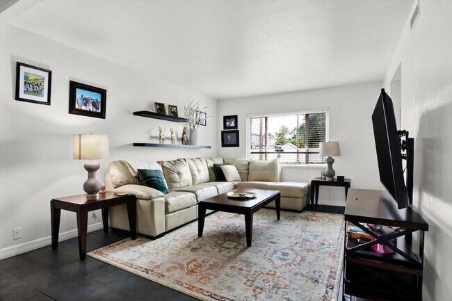 Building Photo - 6504 Lenore Dr