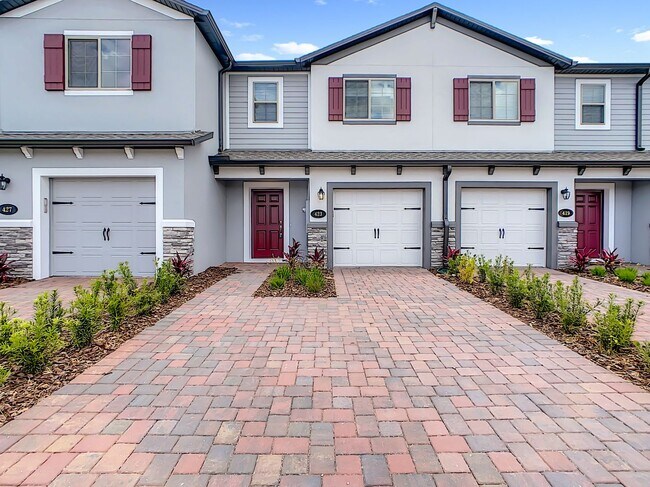 Primary Photo - Stylish 3-Bedroom Townhome in Gated Sanfor...