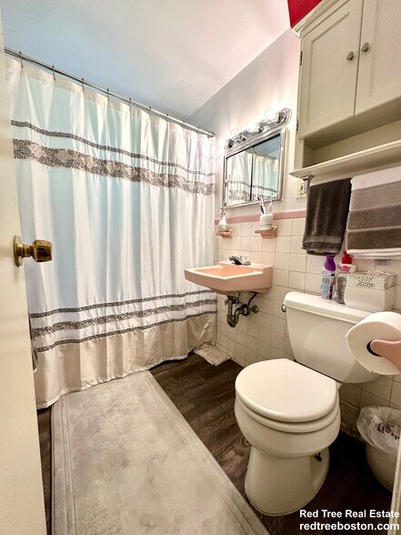 Building Photo - 8 Bryon Rd