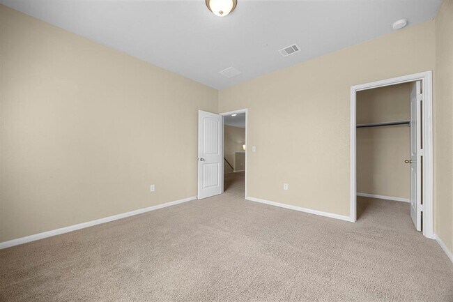 Building Photo - 2880 Donnell Dr