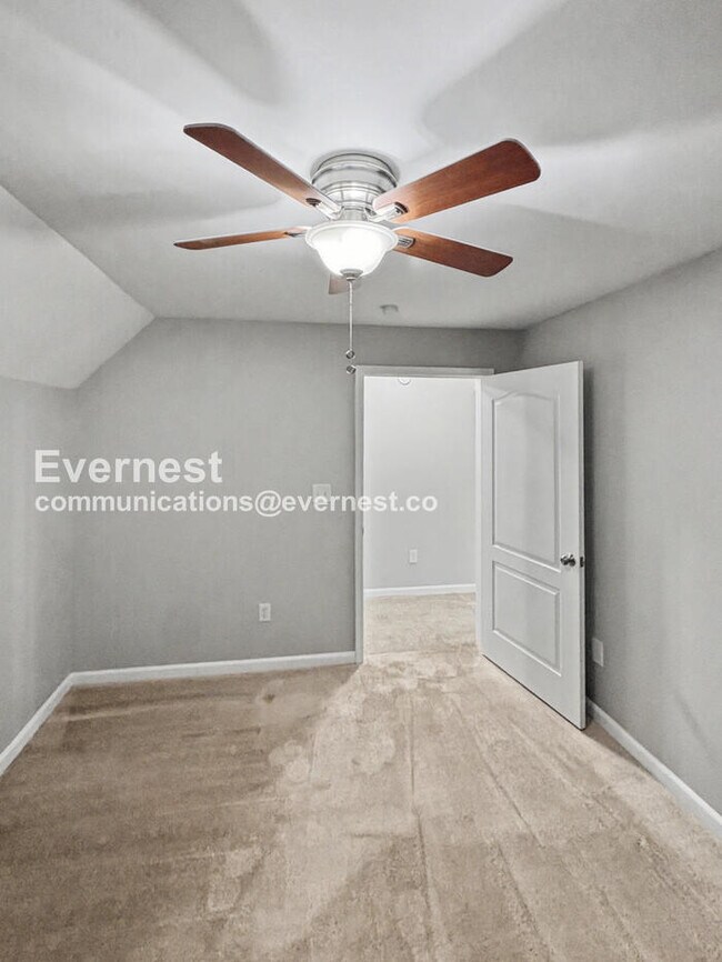 Building Photo - Limited Time Special Offer / 5 Bed, 4 Bath Home with Garage / Pet-Friendly / Vouchers Accepted / ...