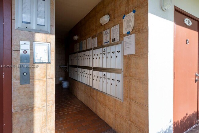 Building Photo - 130 Brighton Dr