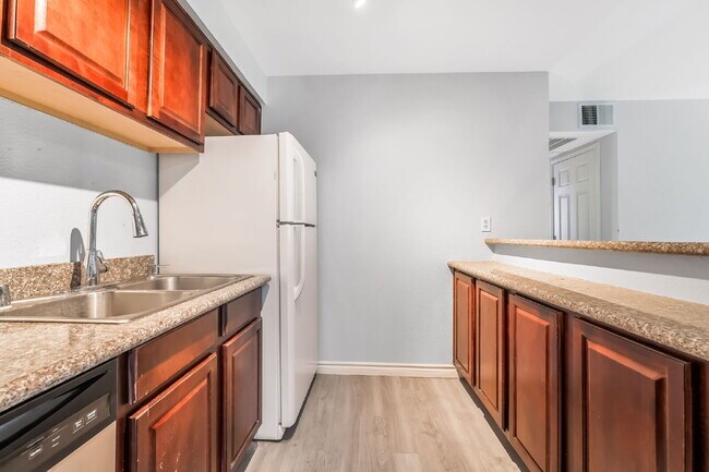 Building Photo - Guard Gated Community - 2 bedroom and 1 bathroom, Upstairs Unit Private Balcony Over looking Park...