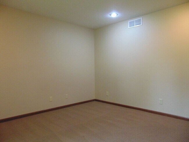 Building Photo - Amazing 3 Bed 2 Bath Country Home With Fab...
