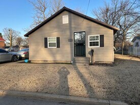 Building Photo - 1112 S Lilly St