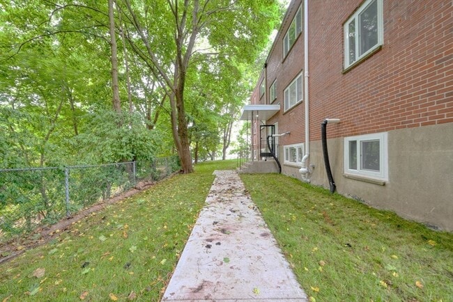 Building Photo - 245 Elm St