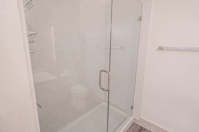 Building Photo - Fully Remodeled 2 Bedroom Condo for Rent in Valencia!