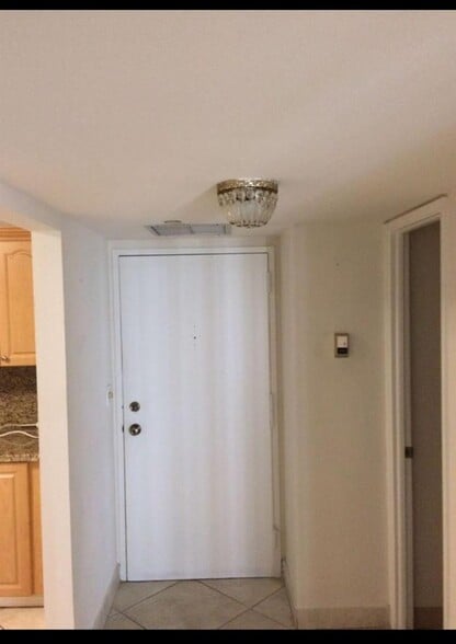 Building Photo - 1865 Brickell Ave