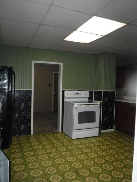 kitchen 4 - 11109 72nd Rd SE