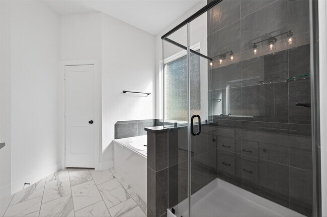 Building Photo - 177 Hidden Peak Dr