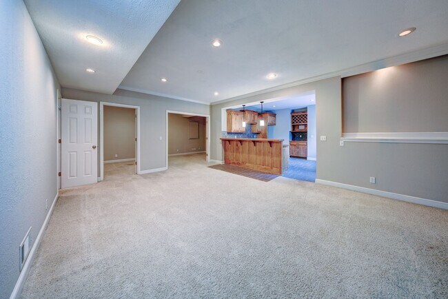 Building Photo - {14400} Somerset Brooke + Beautifully Upda...