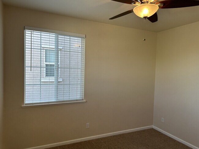 Building Photo - Lathrop 5 Bedroom 3 Bathroom Home