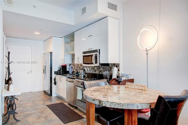 Building Photo - 60 SW 13th St