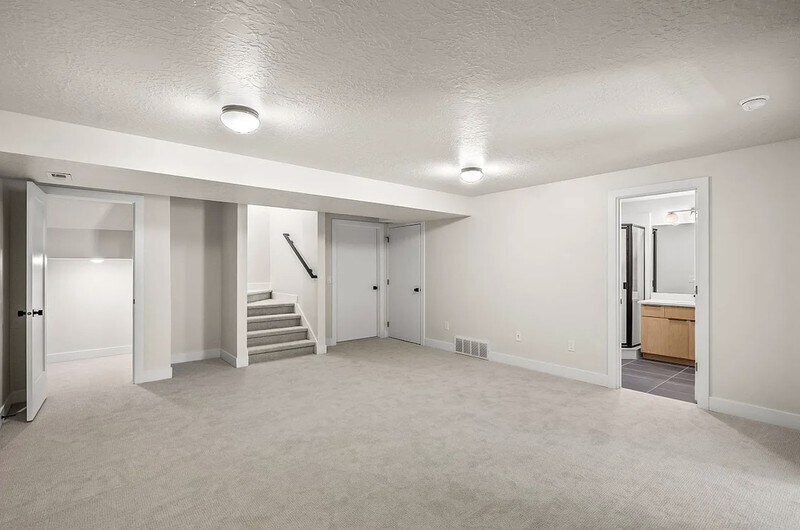 Building Photo - 869 S Washington St
