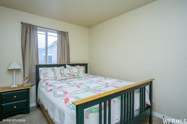Building Photo - 3857 E Cunninghill Dr