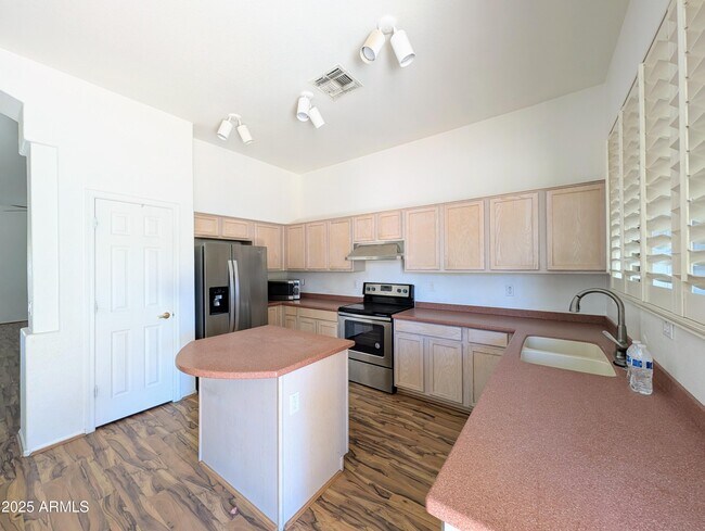 Building Photo - 5959 W Kimberly Way