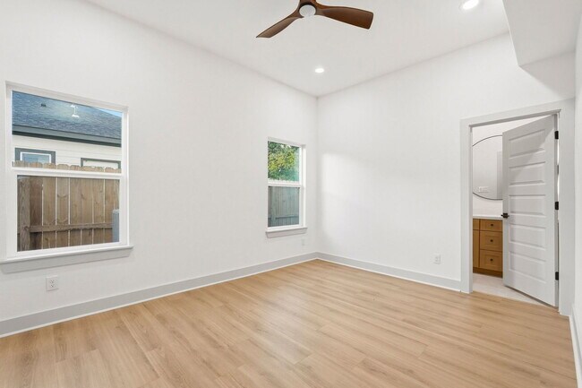 Building Photo - 9819 Turnbow St