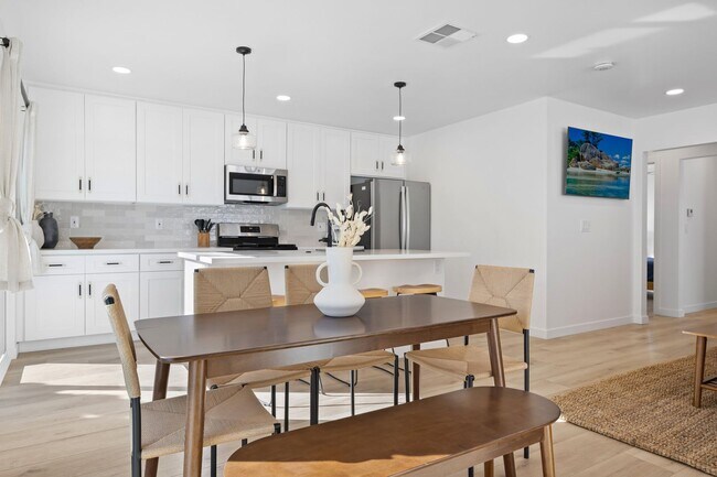 Building Photo - Newly Remodeled and Fully furnished- Missi...