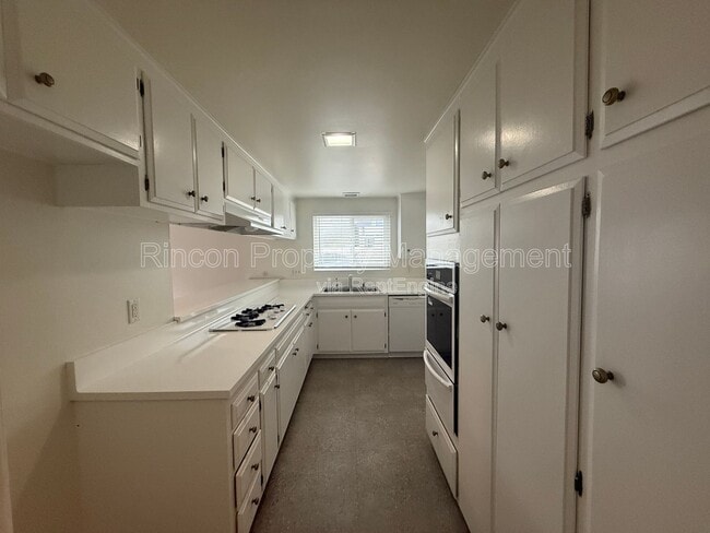 Building Photo - 2474 Seahorse Ave