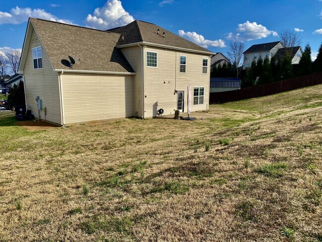 Building Photo - Great Location!! - 3 bedroom 2.5 bath home