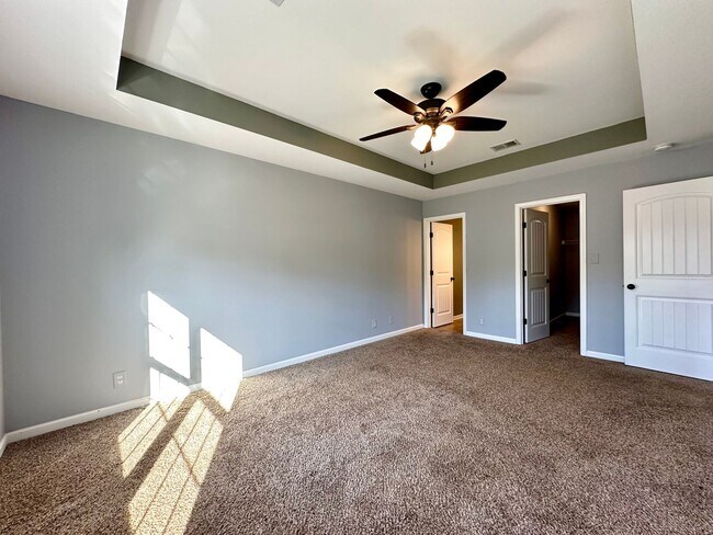 Building Photo - Spacious 3-Bedroom Home with Fenced Yard & Garage!