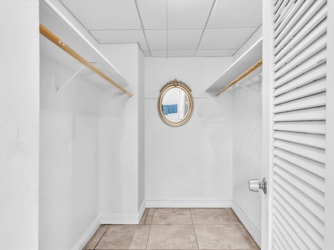 Building Photo - 3901 S Ocean Dr