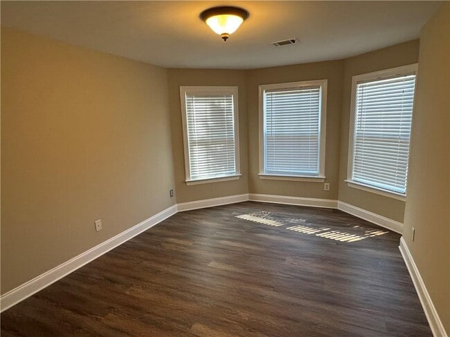 Building Photo - 7411 Redbud Loop