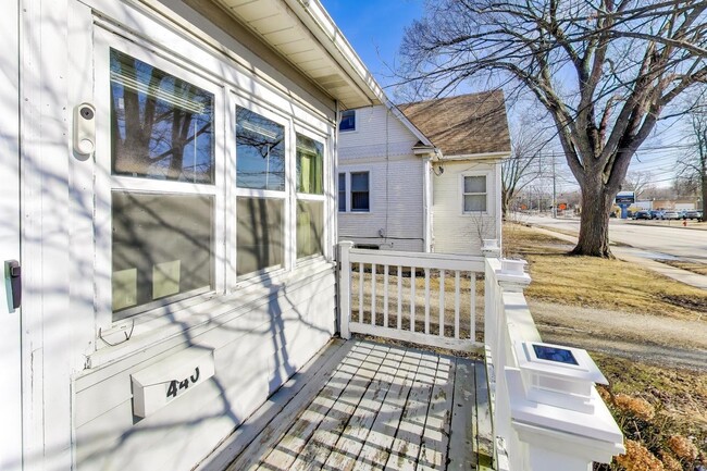 Building Photo - 440 W Main St