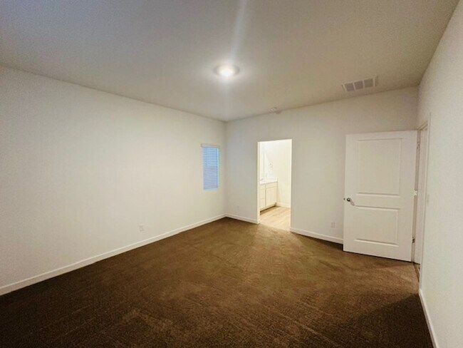 Building Photo - BRAND NEW HOME FOR RENT SHORT OR LONG TERM!