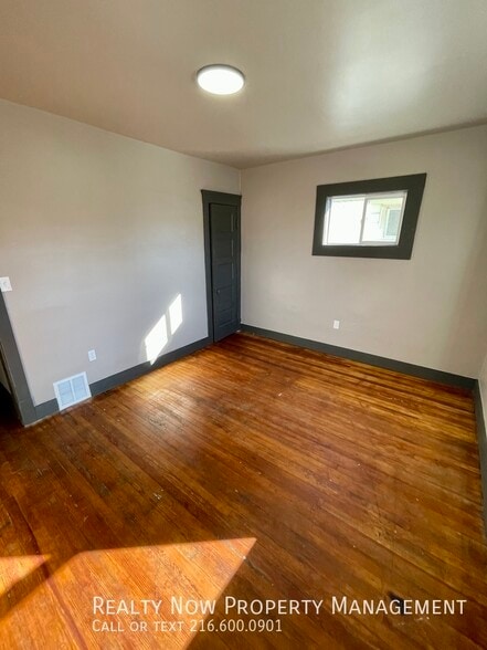 Building Photo - 2043 W 101st St