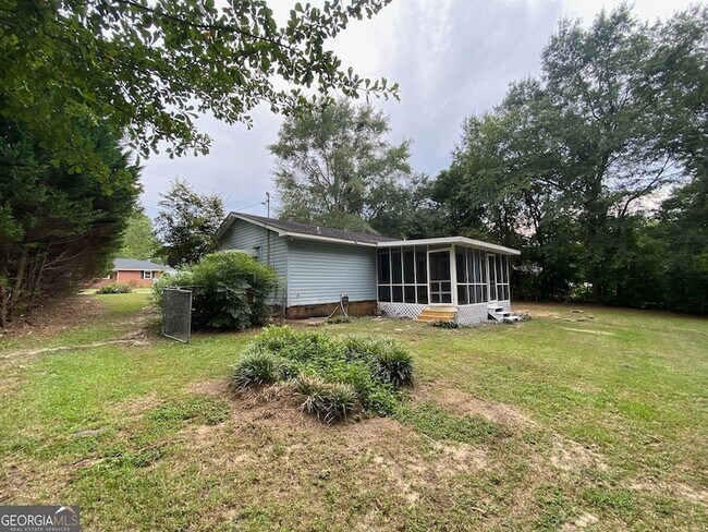 Building Photo - 301 New Cir Dr