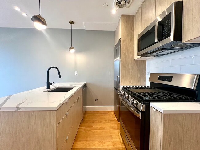 Building Photo - 22 Rogers Ave