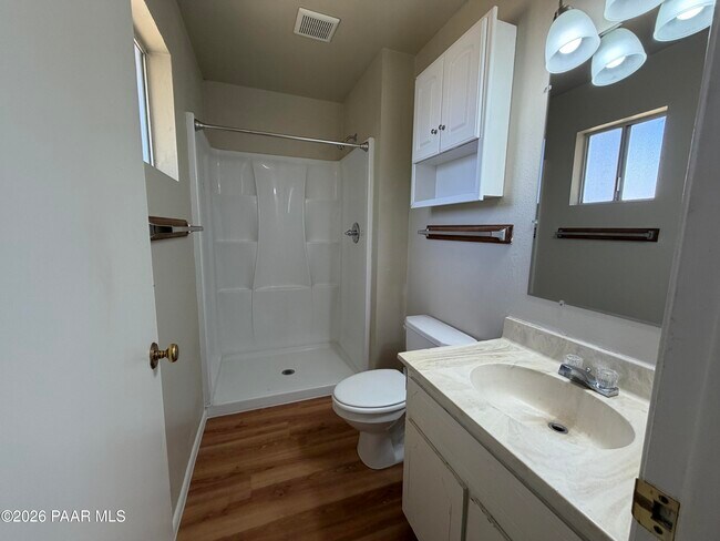 Building Photo - 366 W Tamarack Ln