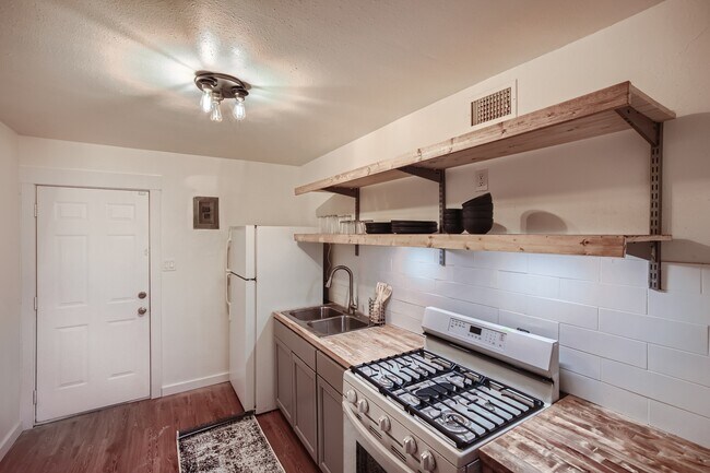 Building Photo - 940 S Arcadia St