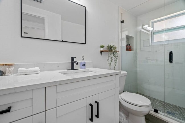 Building Photo - The peaceful place