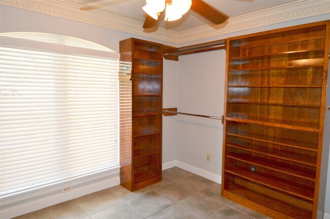 Building Photo - 14830 La Rana Dr