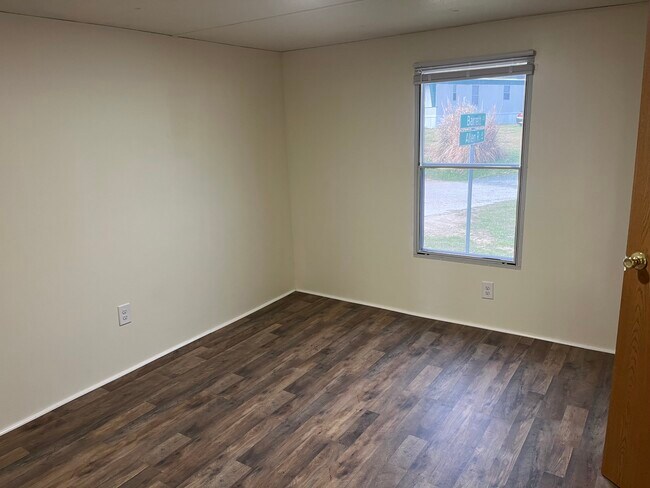 Building Photo - LMP-3