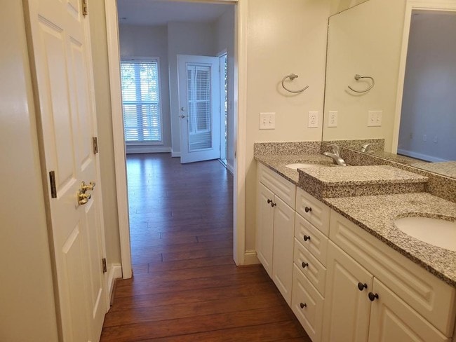 Building Photo - 84 Addison Cottage Way #211