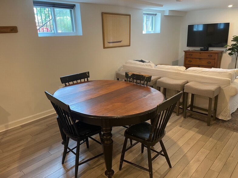 Building Photo - 402 N Cleveland St