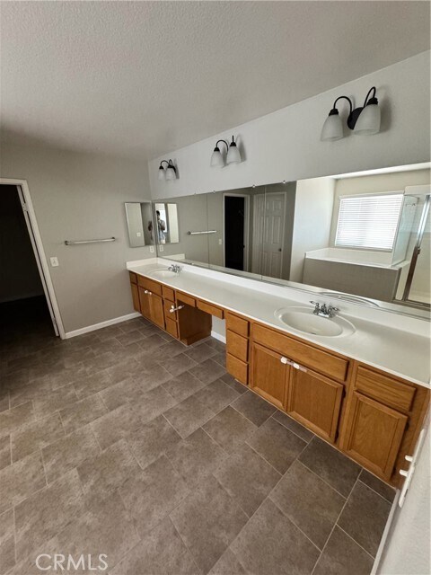 Building Photo - 38422 Clearbrook Dr