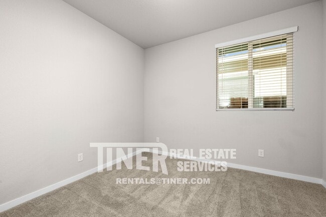 Building Photo - 4224 Roanne Wy