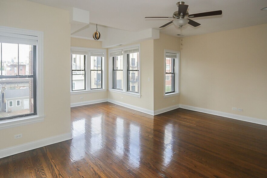Building Photo - 3706 N Wilton Ave