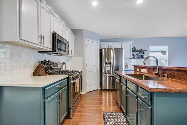 Building Photo - 1410 Davis Mountain Loop